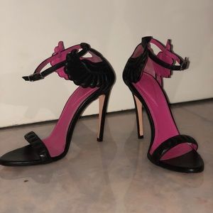Oscar TIYE Heels